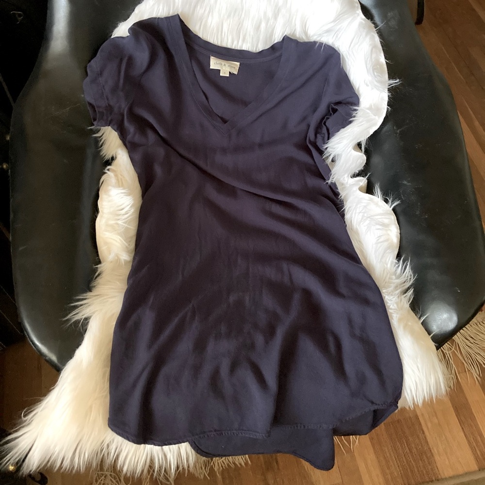 Small Navy Cloth & Stone rayon v-neck tunic t shirt